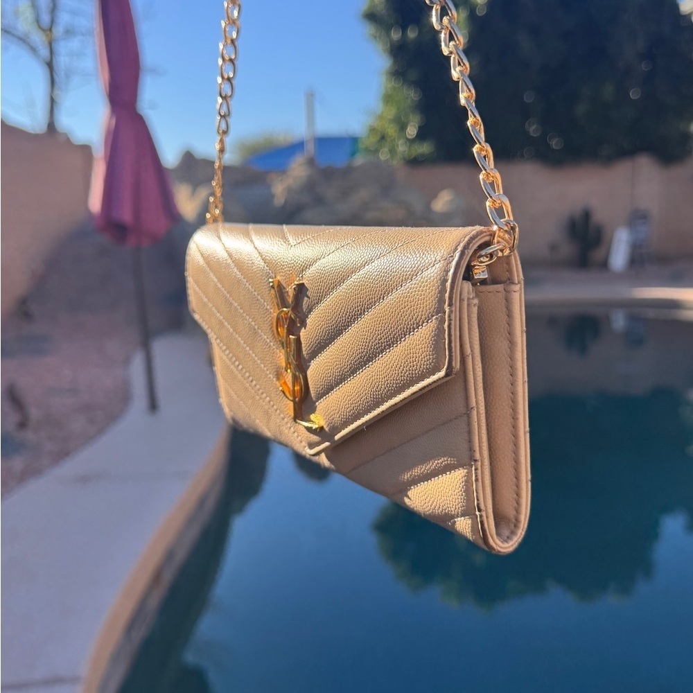 Yves Saint Laurent Cream Quilted Clutch with Gold Chain - Picture 4 of 15